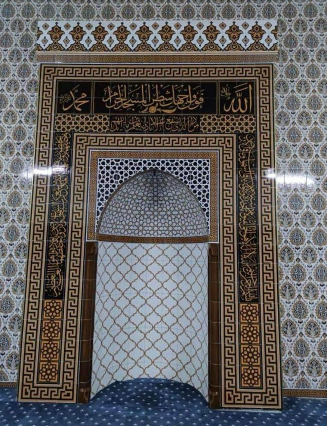 Cami Mihrapları - 056, Ahşap Mihrap Kahve Renk Çini, Kütahya Cami Çinileri