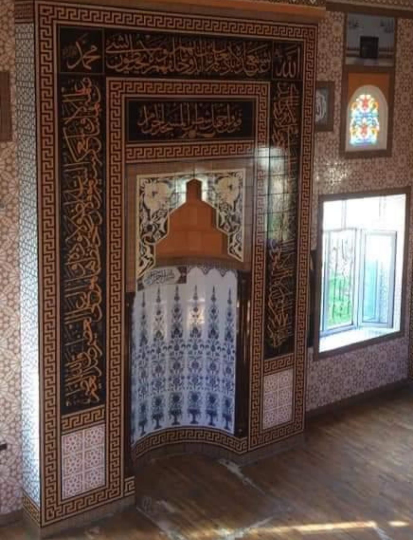 Cami Mihrapları - 070, Çini Mihrap Koyu Kahve Desen, Kütahya Cami Çinileri