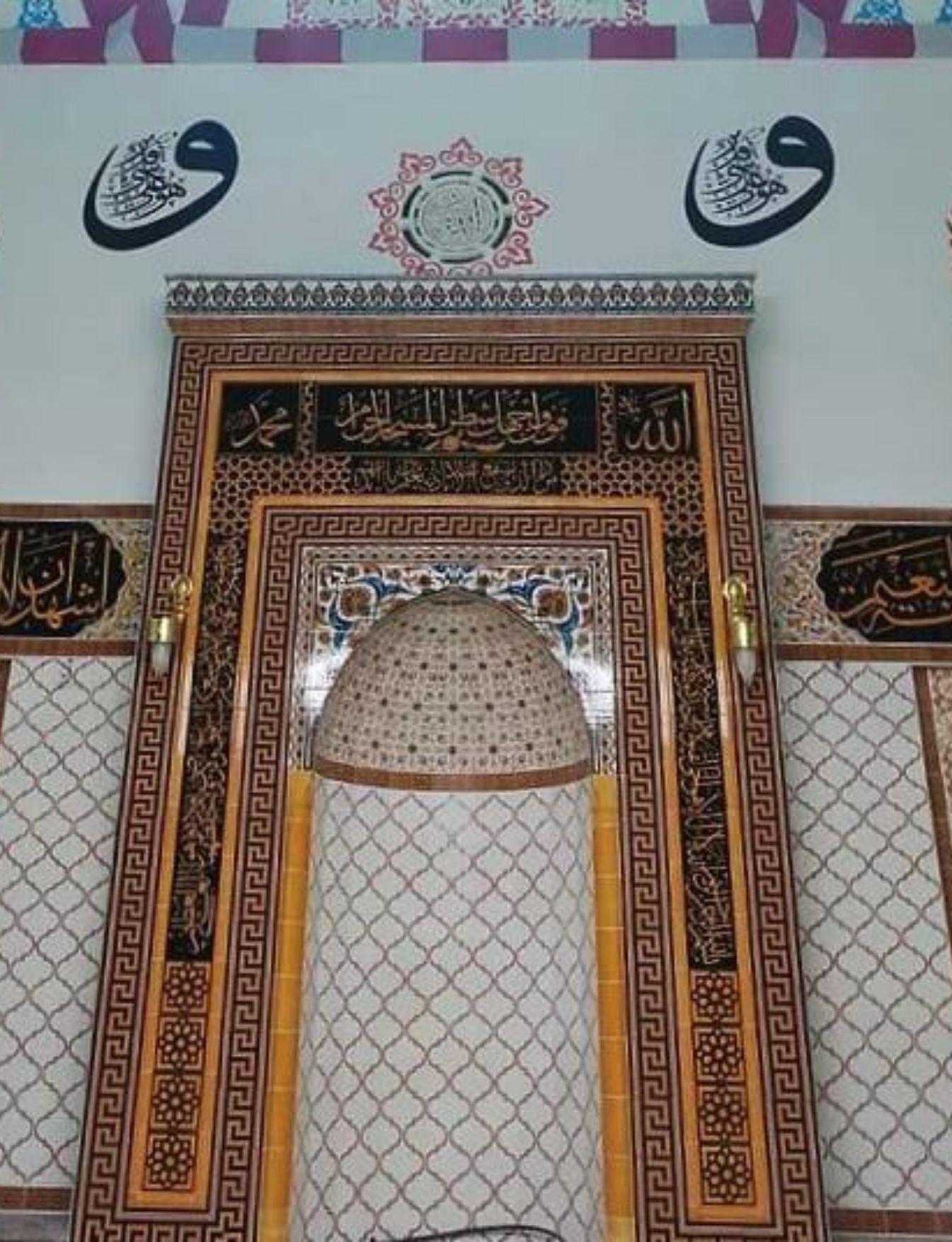 Cami Mihrapları - 071, Çini Mihrap Koyu Kahve Desen, Kütahya Cami Çinileri